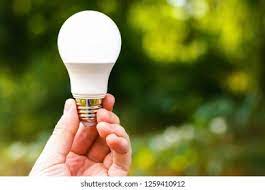 What are the requirements for the insulation resistance and electrical strength of the LED lamp hold