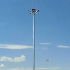 What lamps do high pole lamp manufacturers generally choose?