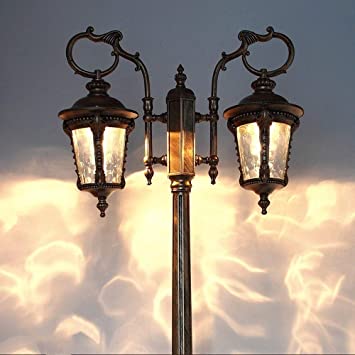 What are the requirements for the insulation resistance and electrical strength of the LED lamp hold