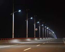 What factors affect the service life of integrated street lights